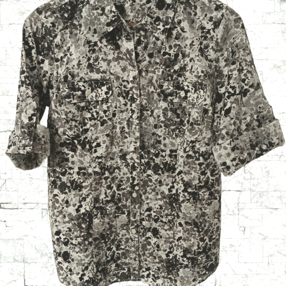 Women's St John's Bay Button Up Shirt Size Med Pockets Blk/White/Gray Pattern